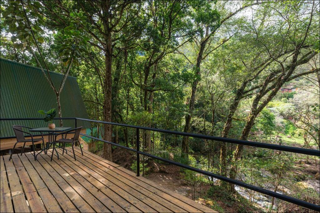 Unicorn Lodge: Direct Riverfront : Unique Experience San Gerardo de Dota Kültér fotó